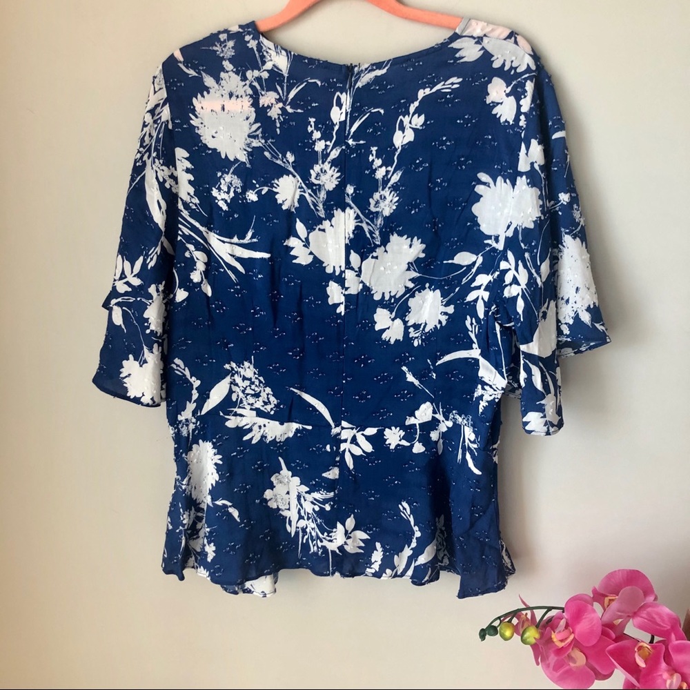 Altar’d State Blouse Blue White Hawaiian Floral Flutter Short Sleeve Large - Picture 4 of 7